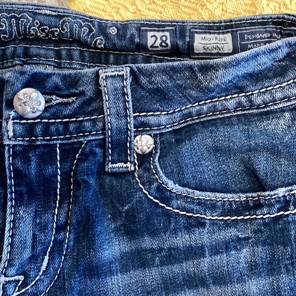 Gorgeous pair of Miss Me mid rise skinny distressed Angel wings 28x32 - Picture 5 of 5